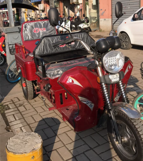 华鹰燃油三轮车九成新 真空轮胎，手续齐全，...