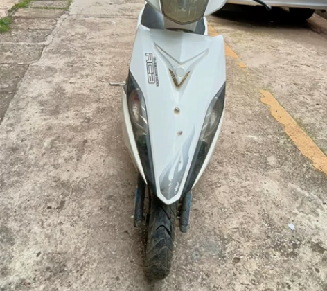 国威鬼火2代踏板摩托，车子4年多成色差一点...