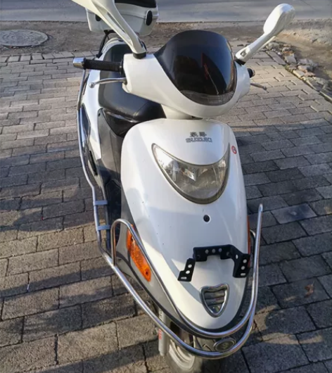 豪爵铃木125 个人一手车，买了没怎么骑过...