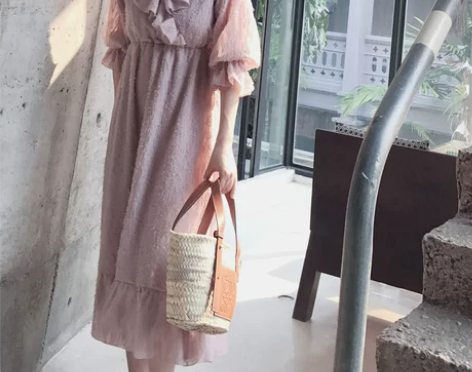 【LAMBO独家】立体毛绒剪花 灯笼袖荷叶...