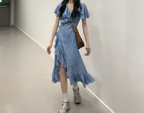 雪纺连衣裙夏季2022新款温柔风碎花荷叶边...