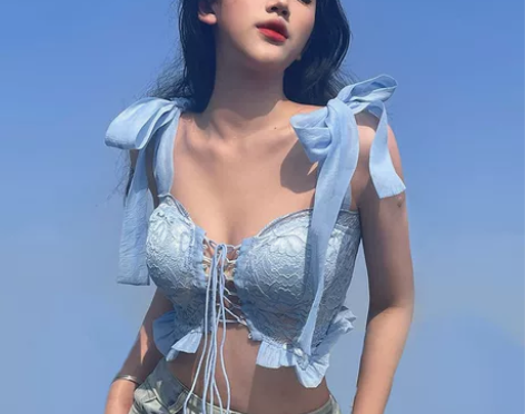 甜酷复古学院风黑色背带连衣裙女秋别致系带收...