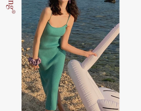 ?许大晴 复古港风性感吊带连衣裙女早春新款...