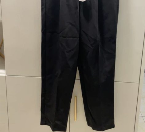 全新m码黑色女士休闲裤,买来没有穿,需要细...