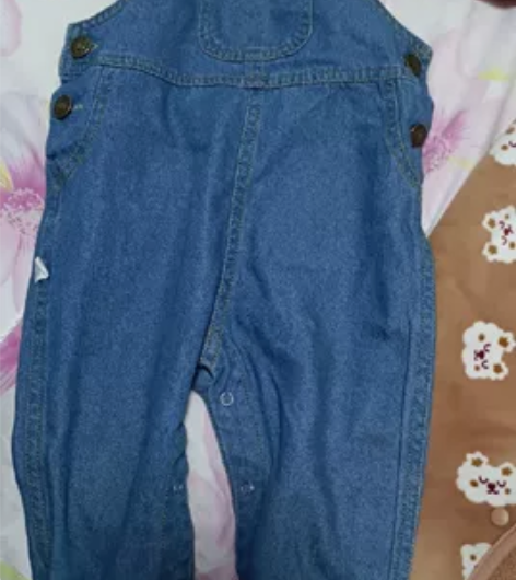 背带牛仔裤薄款适合春夏30元，棉服适合秋冬...