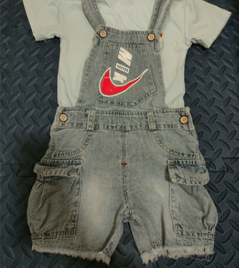 全新90码背带做旧复古牛仔裤，勾勾软牛仔裤...