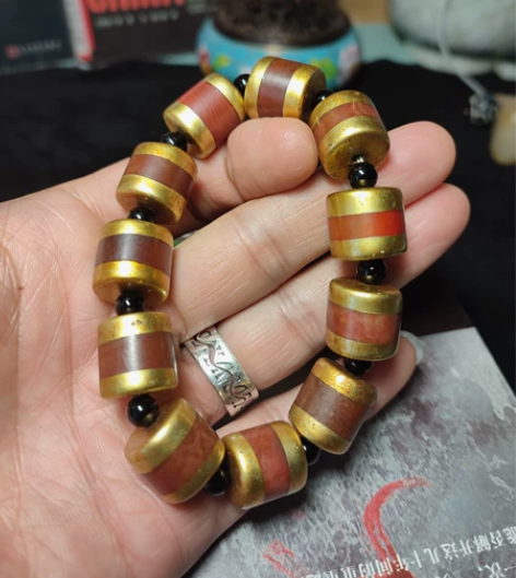 红镐玛瑙手串，鎏金工艺，包浆浑厚，品相完美...