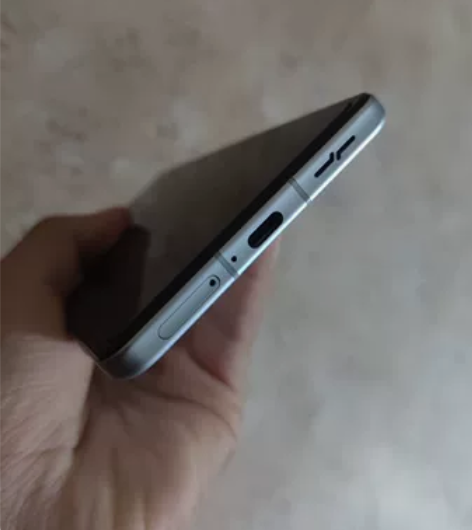 红米K40游戏增强版。8+128，屏幕有1...