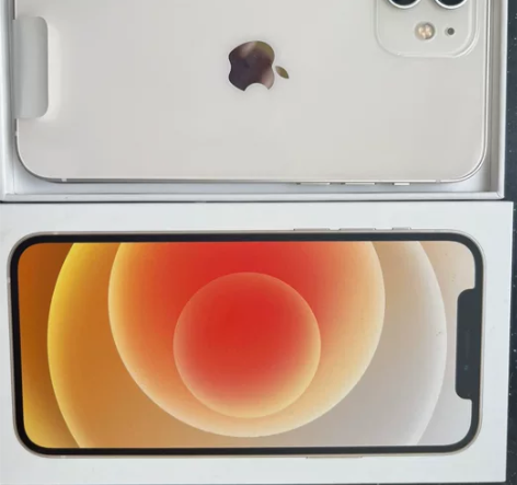 苹果12国行白色128G 女生自用，爱惜有...