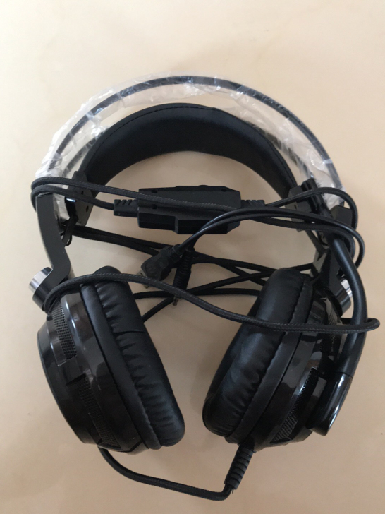 惠普耳机用过一次，一直吃土 膜还没撕