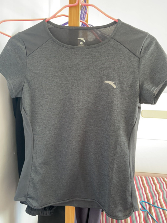 安踏速干上衣 很舒服 全新无吊牌