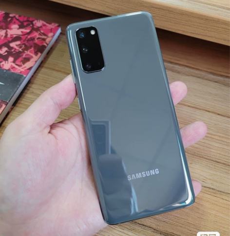 三星s20 国行   灰色  12+128...