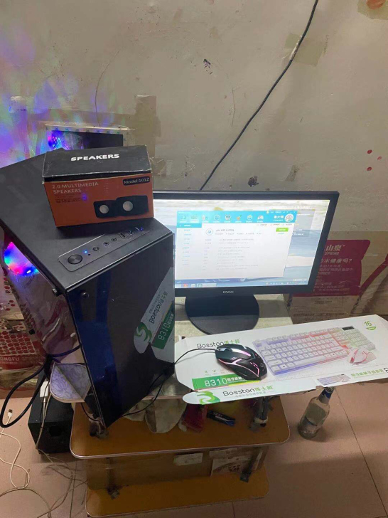 台式电脑一套，9成新带包装。功能正常办公不...