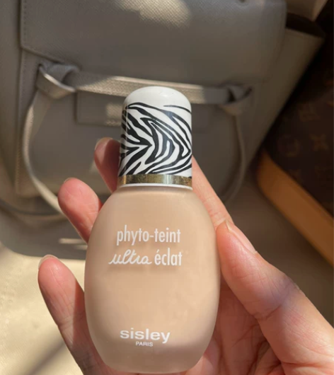 sisley粉底，很细腻，伪素颜效果，速干...
