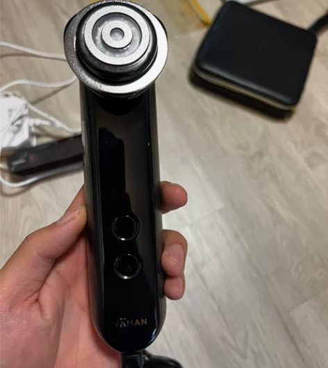 雅萌美容仪 M20用过两次左右,包装盒没有...