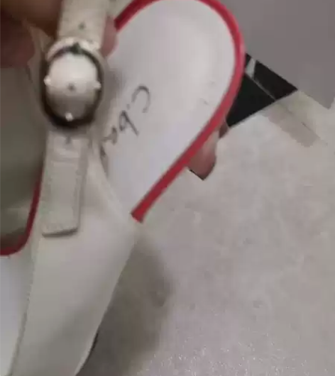 千百度凉鞋专柜购入  36码 瑕疵已拍  ...