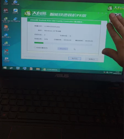 华硕飞行堡垒笔记本电脑屏幕 薄，30针，高...