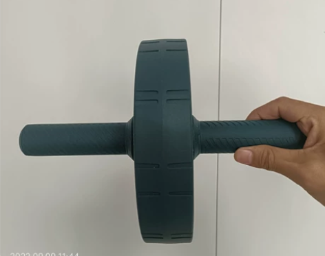 迪卡侬全新健腹轮，健身必备 拿出来组装了一...