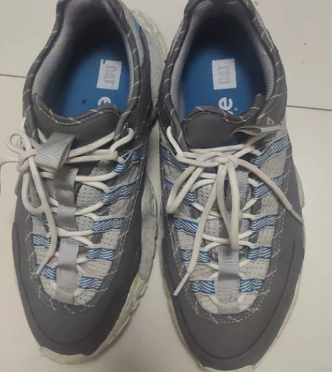 男士潮牌CAT休闲运动鞋44码，去年奥特莱...