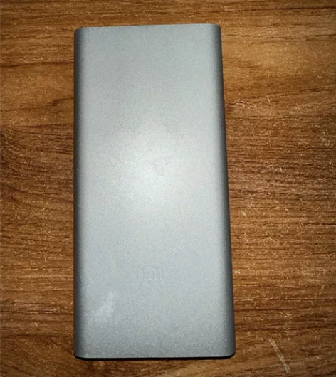 正品小米充电宝一万毫安 几乎全新 两年没用...