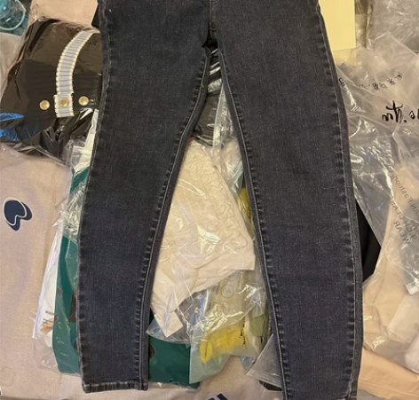 女士牛仔裤  裤型质量都非常好，全新，s小...