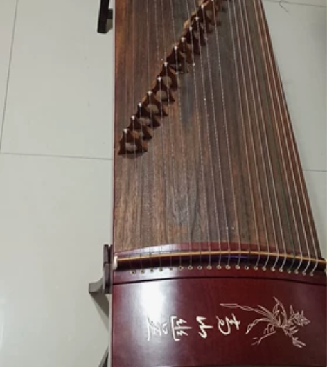 处理古筝650元包邮，着急搬家腾地方，九五...