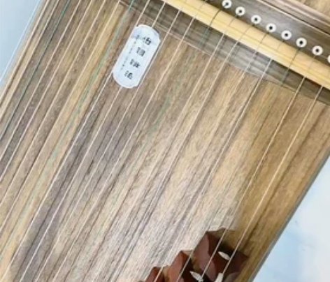 古筝便宜出，126㎝实木半挖全新 ，使用感...