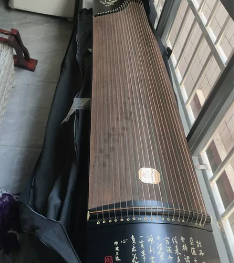 仙声古筝，成色好，带架子，配件 感兴趣的话...