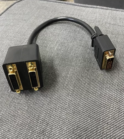 DVI24+1一进二出分配器，一台电脑DV...