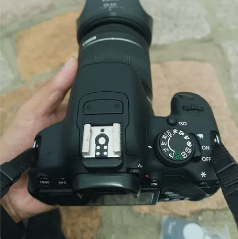 闲置佳能EOS—700D单反相机，X东上买...