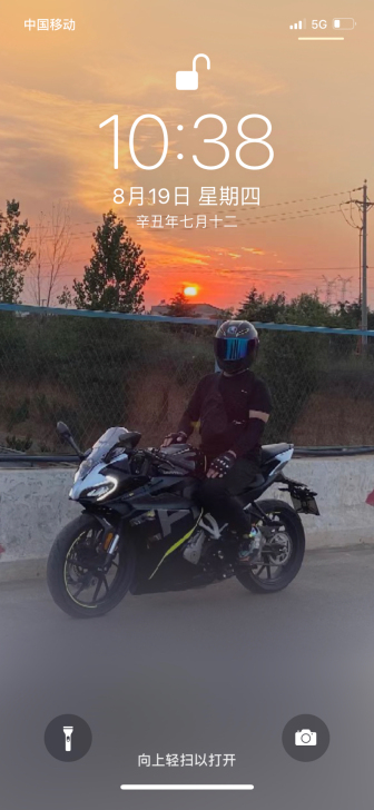 春风250sr。 原厂风挡转手原因 换新的了