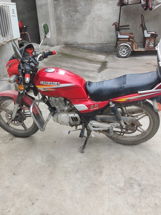 豪爵摩托车,就是牛,啥都好,没毛病,一把着...