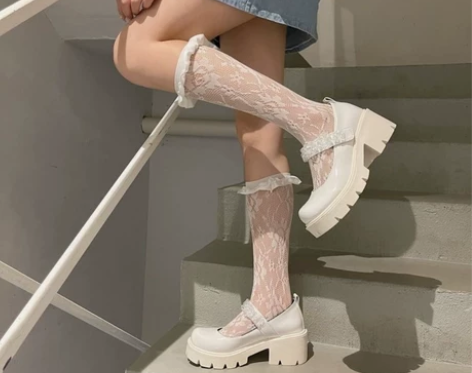 白色玛丽珍鞋粗跟水钻英伦风单鞋显瘦复古日系...