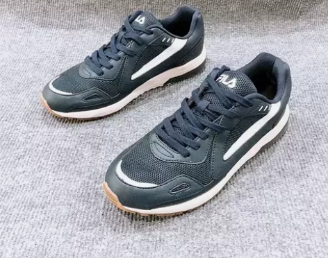 Fila斐乐运动鞋,专柜撤柜的鞋子,朋友送...