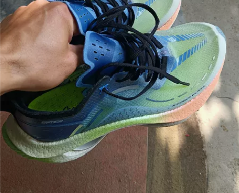 特步旋pro 40码 穿了最多两百公里旧伤...