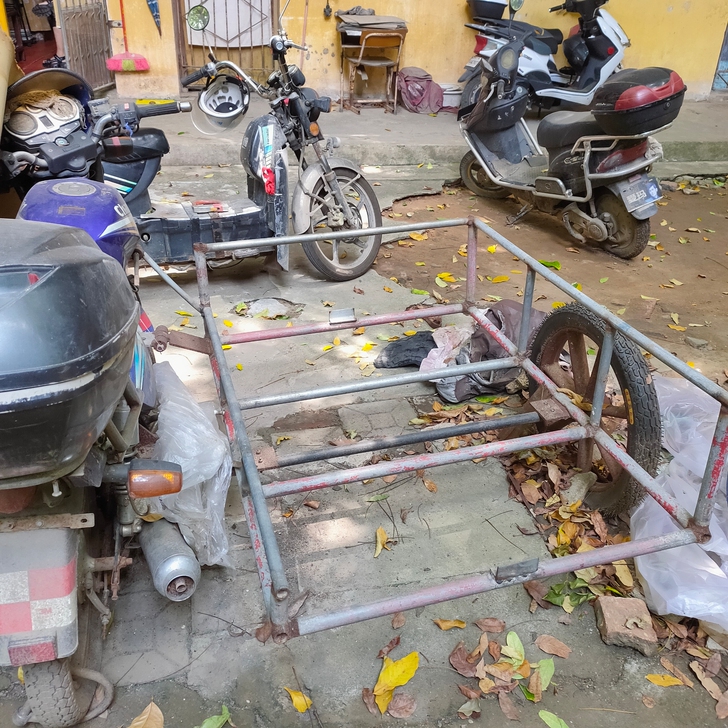 出台摩托三轮车