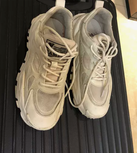 骆驼男鞋41码，实体店购买，闲置久了没怎么...