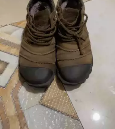 骆驼品牌男士休闲加绒棉鞋39码，鞋子纯皮的...