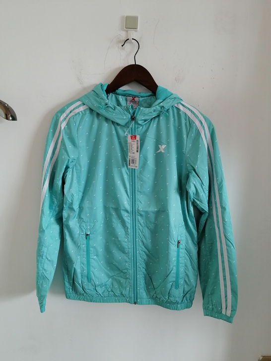 特步外套女款165码m码 双层秋季风衣 带...