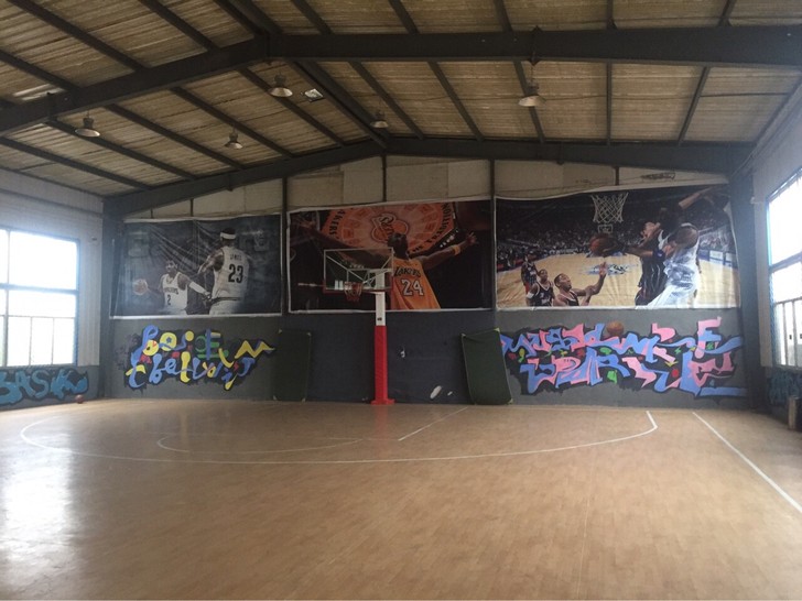 篮球架感兴趣的话给我留言吧！只出本地不出外...