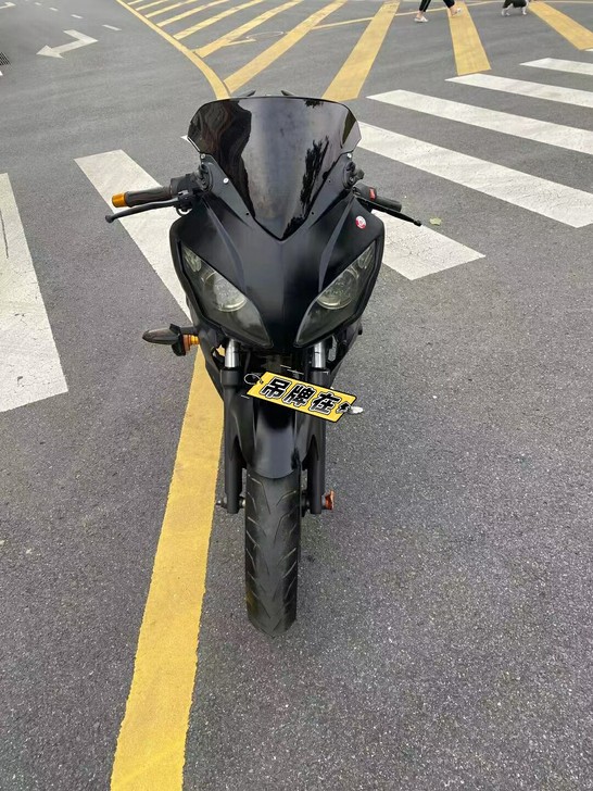 磨砂黑公路赛摩托车,车况八九成新,川崎排气...