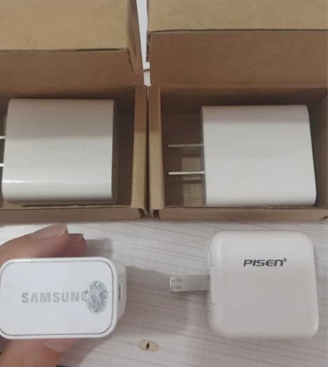 绿联充电头，绿联2个，品胜，三星， 绿联是...