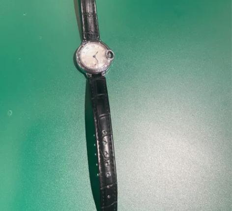 朋友送的卡地亚手表一直在家里闲置  很漂亮...