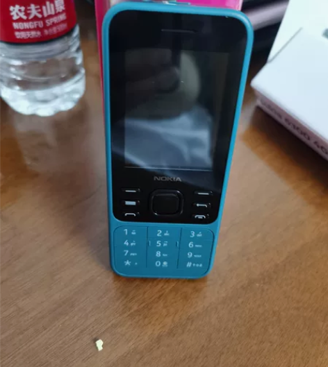 出一台全新诺基亚6300老人机，本来买给外...