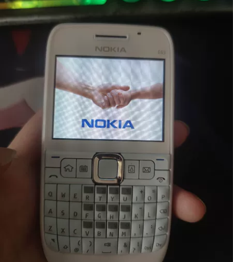 诺基亚E63 99新拍下送全套塞班游戏总共...