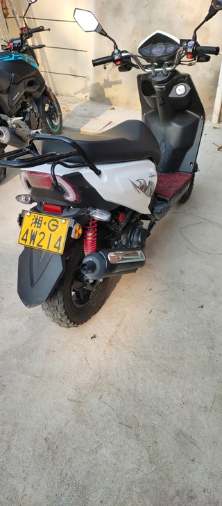 新款路虎150踏板摩托车,时尚霸气,前后l...