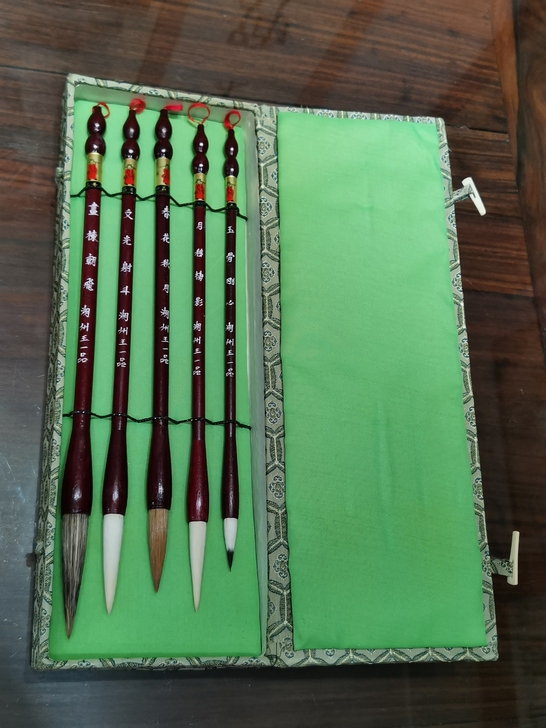 天官牌 王一品斋笔庄 毛笔一盒五支。(有一...