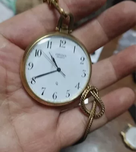 西铁城怀表石英怀表 感兴趣的话点“我想要”...