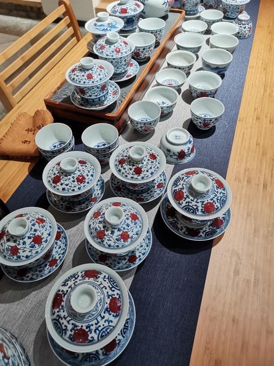 景德镇纯手工青花釉里红盖碗