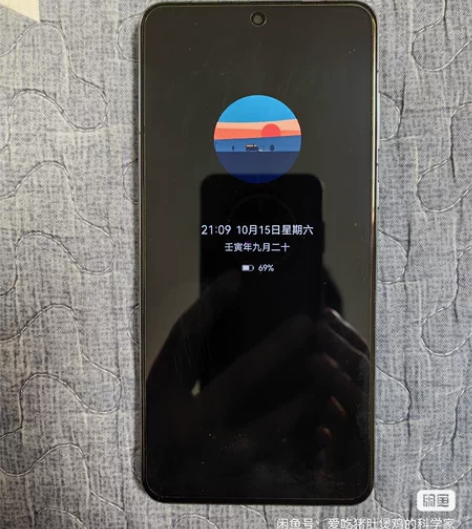 华为mate50 8+256耀金黑，9月底...